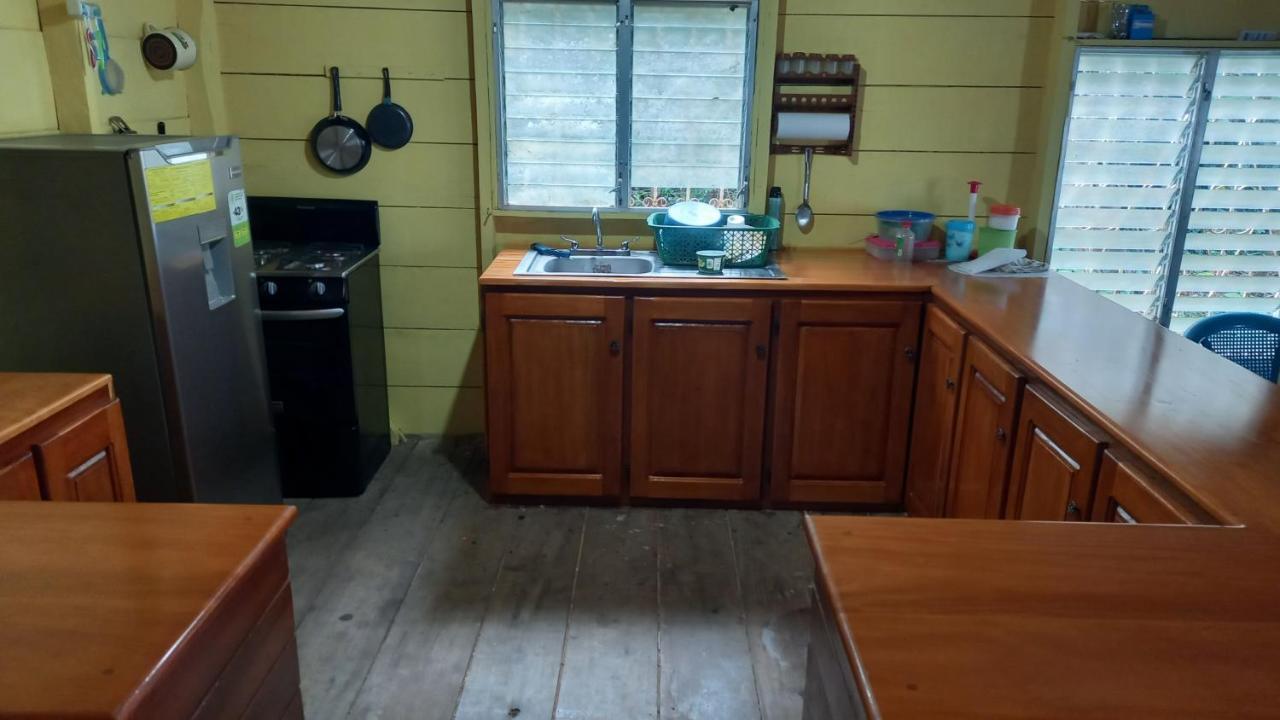 Casa Manati Hotel Lívingston Екстериор снимка