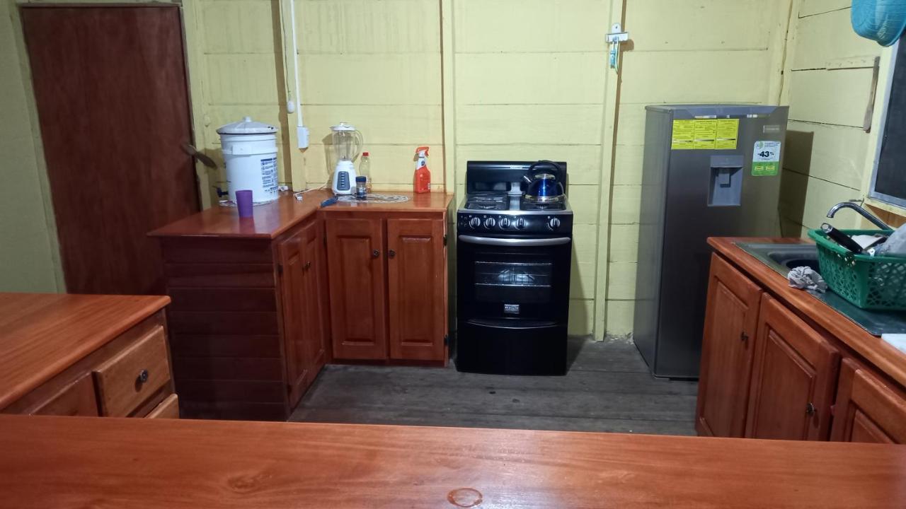 Casa Manati Hotel Lívingston Екстериор снимка
