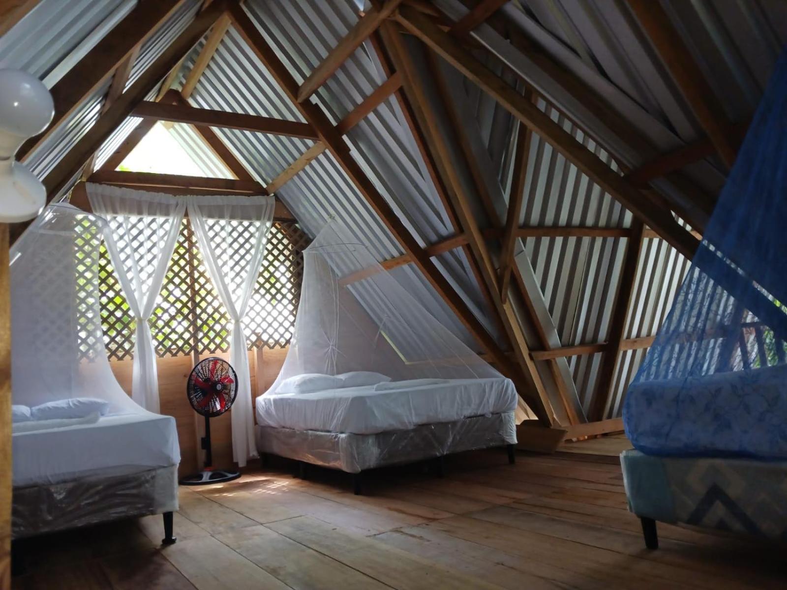 Casa Manati Hotel Lívingston Екстериор снимка